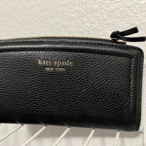 KATE SPADE NEW YORK~ knott pebble leather slim zip wallet black